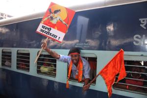 Shiv Sena party workers leave for Ayodhya to join party chief Uddhav Thackeray on Thursday.(HT file photo) Shiv Sena party workers leave for Ayodhya to join party chief Uddhav Thackeray on Thursday.(HT file photo)