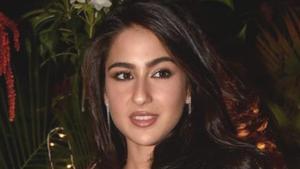 Need to run a few errands but don’t feel like putting together a full look? Follow in Sara Ali Khan’s footsteps and throw a white T-shirt on over your go-to jeans-and-sneakers pairing. Need to run a few errands but don’t feel like putting together a full look? Follow in Sara Ali Khan’s footsteps and throw a white T-shirt on over your go-to jeans-and-sneakers pairing.