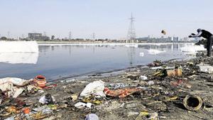 The absence of sewer lines in 1,700 unauthorised colonies — housing around 40 lakh people — in the national capital is one of the major reasons of pollution in the Yamuna.(HT File Photo) The absence of sewer lines in 1,700 unauthorised colonies — housing around 40 lakh people — in the national capital is one of the major reasons of pollution in the Yamuna.(HT File Photo)