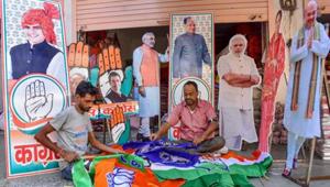 Workers prepare promotional materials for BJP and Congress ahead of the Rajasthan Assembly Elections.(PTI) Workers prepare promotional materials for BJP and Congress ahead of the Rajasthan Assembly Elections.(PTI)