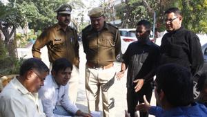 Police at the spot where three men allegedly robbed Rs 37 lakh from a man at gunpoint in South City 1, Gurugram, on Monday, November 26, 2018.(Yogendra Kumar/HT Photo) Police at the spot where three men allegedly robbed Rs 37 lakh from a man at gunpoint in South City 1, Gurugram, on Monday, November 26, 2018.(Yogendra Kumar/HT Photo)