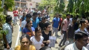 Students outside a NEET exam centre in Pune. Medical aspirants older than 25 years can appear in NEET undergraduate exam 2019 for MBBS and BDS, the Supreme Court ordered on Thursday.(HT File Photo) Students outside a NEET exam centre in Pune. Medical aspirants older than 25 years can appear in NEET undergraduate exam 2019 for MBBS and BDS, the Supreme Court ordered on Thursday.(HT File Photo)