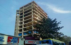 The incident took place at an under-construction building in Chembur on Thursday.(HT photo) The incident took place at an under-construction building in Chembur on Thursday.(HT photo)