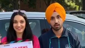 Kiara Advani and Diljit Dosanjh announced on Instagram that the shooting for Akhay Kumar, Kareena Kapoor starrer Good News has begun.(Instagram) Kiara Advani and Diljit Dosanjh announced on Instagram that the shooting for Akhay Kumar, Kareena Kapoor starrer Good News has begun.(Instagram)