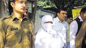 Sunil Kumar (face covered), accused of raping and murdering at least 15 minor girls in Gurugram, Gwalior and Jhansi, was produced before the court after nine days in the custody of the Gurugram police.(Yogendra Kumar/HT PHOTO) Sunil Kumar (face covered), accused of raping and murdering at least 15 minor girls in Gurugram, Gwalior and Jhansi, was produced before the court after nine days in the custody of the Gurugram police.(Yogendra Kumar/HT PHOTO)