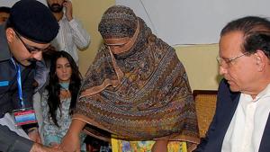 A file photograph shows Pakistani Punjab governor Salman Taseer (R) looking on as Pakistani Christian mother Asia Bibi (C) places a thumb impression on her appeal papers against a death sentence, after she was sentenced to hang after being found guilty of insulting the Prophet Mohammed.(AFP File Photo) A file photograph shows Pakistani Punjab governor Salman Taseer (R) looking on as Pakistani Christian mother Asia Bibi (C) places a thumb impression on her appeal papers against a death sentence, after she was sentenced to hang after being found guilty of insulting the Prophet Mohammed.(AFP File Photo)