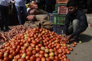 The prices of tomatoes increased after long time from ₹ 30 to ₹ 60 per 10 kilogramme last week to ₹ 80 to ₹100 per 10 kilogrammes.(RAVINDRA JOSHI/HT PHOTO) The prices of tomatoes increased after long time from ₹ 30 to ₹ 60 per 10 kilogramme last week to ₹ 80 to ₹100 per 10 kilogrammes.(RAVINDRA JOSHI/HT PHOTO)