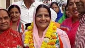 Rajasthan assembly election 2018: Gulnaz Guddu (wearing garlands) is the Congress candidate from Kota’a Ladpura constituency. She is pitted against BJP’s Kalpana Devi, the wife of Kota’s erstwhile royal Ijyaraj Singh.(HT Photo) Rajasthan assembly election 2018: Gulnaz Guddu (wearing garlands) is the Congress candidate from Kota’a Ladpura constituency. She is pitted against BJP’s Kalpana Devi, the wife of Kota’s erstwhile royal Ijyaraj Singh.(HT Photo)