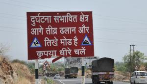 The widening of the 140-km long stretch of the Pune-Satara highway that commissioned in 2008, started work on October 1, 2010 but the project has missed its December 5 deadline which was fixed by the National highway authority of India (NHAI). A view of Pune -Satara highway.(HT PHOTO) The widening of the 140-km long stretch of the Pune-Satara highway that commissioned in 2008, started work on October 1, 2010 but the project has missed its December 5 deadline which was fixed by the National highway authority of India (NHAI). A view of Pune -Satara highway.(HT PHOTO)