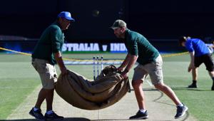 File image of curators working at the Sydney Cricket Ground.(AFP) File image of curators working at the Sydney Cricket Ground.(AFP)