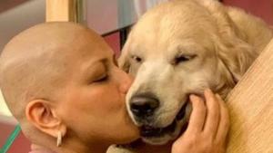 Sonali Bendre with her pet dog in Mumbai.(Instagram) Sonali Bendre with her pet dog in Mumbai.(Instagram)