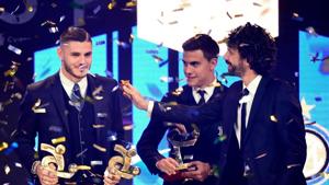 Inter's Argentinian forward Mauro Icardi (left) receives from AIC President Damiano Tommasi (right) the award for the best player of 2018.(AFP) Inter's Argentinian forward Mauro Icardi (left) receives from AIC President Damiano Tommasi (right) the award for the best player of 2018.(AFP)