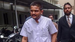 Patidar Anamat Andolan Samiti (PAAS) leader Hardik Patel has been pressuring legislators to clear the bill in the assembly during the next budget session in February-March, just ahead of the 2019 Lok Sabha elections.(PTI) Patidar Anamat Andolan Samiti (PAAS) leader Hardik Patel has been pressuring legislators to clear the bill in the assembly during the next budget session in February-March, just ahead of the 2019 Lok Sabha elections.(PTI)