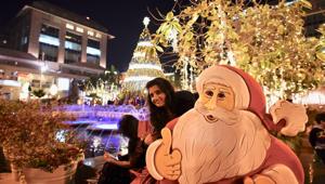 People take photographs infront of a Christmas tree at a mall in New Delhi.(Burhaan Kinu / Hindustan Times) People take photographs infront of a Christmas tree at a mall in New Delhi.(Burhaan Kinu / Hindustan Times)