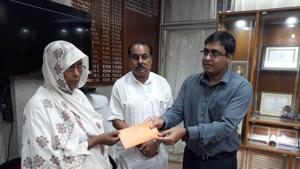 Rajasthan Assembly Election 2018: The West Bengal government gave a job to the daughter of Afrazul Khan in November this year. His widow Gulbahar received the appointment order from officials.(HT File) Rajasthan Assembly Election 2018: The West Bengal government gave a job to the daughter of Afrazul Khan in November this year. His widow Gulbahar received the appointment order from officials.(HT File)