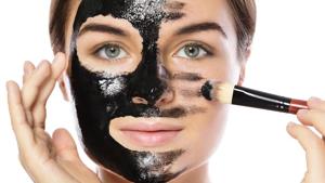 Active charcoal deeply cleanses the skin by absorbing deep-rooted impurities and toxins from the polluted environment. (Shutterstock) Active charcoal deeply cleanses the skin by absorbing deep-rooted impurities and toxins from the polluted environment. (Shutterstock)