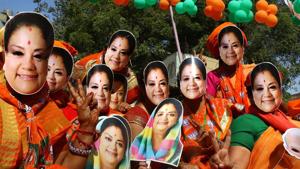 BJP supporters wear masks of Rajasthan chief minister Vasundhara Raje at an election rally, in Ajmer, Dec. 05, 2018.(PTI Photo) BJP supporters wear masks of Rajasthan chief minister Vasundhara Raje at an election rally, in Ajmer, Dec. 05, 2018.(PTI Photo)