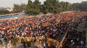 Thousands of people gathered at Ramlila Maidan in Delhi on Sunday for Vishwa Hindu Parishad’s rally to press for the construction of Ram Temple in Ayodhya.(HT Photo) Thousands of people gathered at Ramlila Maidan in Delhi on Sunday for Vishwa Hindu Parishad’s rally to press for the construction of Ram Temple in Ayodhya.(HT Photo)