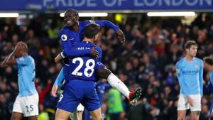 Chelsea's N'Golo Kante celebrates scoring their first goal with Cesar Azpilicueta.(REUTERS) Chelsea's N'Golo Kante celebrates scoring their first goal with Cesar Azpilicueta.(REUTERS)