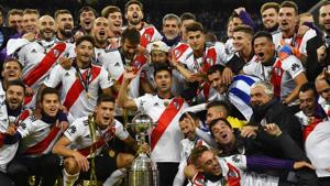 Players of River Plate celebrate with the trophy after winning the second leg match of the all-Argentine Copa Libertadores final against Boca Juniors, at the Santiago Bernabeu stadium in Madrid.(AFP) Players of River Plate celebrate with the trophy after winning the second leg match of the all-Argentine Copa Libertadores final against Boca Juniors, at the Santiago Bernabeu stadium in Madrid.(AFP)