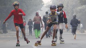 Pedestrians, cyclists and children took over the streets of Gurugram on Sunday to mark the fifth anniversary of Raahgiri Day. Transport experts say that the initiative helps reclaim public space that is lost to the excessive use of vehicles.(Yogendra Kumar/HT PHOTO) Pedestrians, cyclists and children took over the streets of Gurugram on Sunday to mark the fifth anniversary of Raahgiri Day. Transport experts say that the initiative helps reclaim public space that is lost to the excessive use of vehicles.(Yogendra Kumar/HT PHOTO)