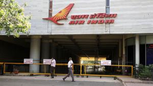 In a fresh bid to generate funds, loss-making national carrier Air India has put on sale its iconic eponymous 23-storey building in Mumbai’s posh Nariman Point, hoping to mop up nearly Rs 2000 crore, an Air India official, familiar with the matter, said.(HT Photo) In a fresh bid to generate funds, loss-making national carrier Air India has put on sale its iconic eponymous 23-storey building in Mumbai’s posh Nariman Point, hoping to mop up nearly Rs 2000 crore, an Air India official, familiar with the matter, said.(HT Photo)