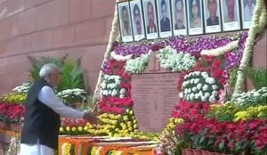 Prime Minister Narendra Modi saluted the courage of those killed in the 2001 Parliament attack.(ANI Photo) Prime Minister Narendra Modi saluted the courage of those killed in the 2001 Parliament attack.(ANI Photo)