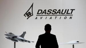 A visitor looks at replicas of the fighter jet Rafale (L) and Neuron on the Dassault booth during the European Business Aviation Convention & Exhibition (EBACE) at Cointrin airport in Geneva, Switzerland, in this picture taken on May 19.(REUTERS) A visitor looks at replicas of the fighter jet Rafale (L) and Neuron on the Dassault booth during the European Business Aviation Convention & Exhibition (EBACE) at Cointrin airport in Geneva, Switzerland, in this picture taken on May 19.(REUTERS)