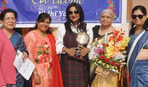 Members of Alumnae Association of Josephites felicitating to Nidhi Yasha an Indian costume designer in a function at St. Joseph's Convent High School in Patna, India, on Friday)(Parwaz Khan /HT PHOTO) Members of Alumnae Association of Josephites felicitating to Nidhi Yasha an Indian costume designer in a function at St. Joseph's Convent High School in Patna, India, on Friday)(Parwaz Khan /HT PHOTO)