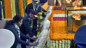 Defence minister Nirmala Sitharaman and senior officers pay tribute to soldiers on the occasion of Vijay Diwas, at India Gate, in New Delhi on December 16.(Sushil Kumar/HT PHOTO) Defence minister Nirmala Sitharaman and senior officers pay tribute to soldiers on the occasion of Vijay Diwas, at India Gate, in New Delhi on December 16.(Sushil Kumar/HT PHOTO)