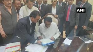 Madhya Pradesh Chief Minister Kamal Nath signs on the files for farm loan waiver(ANI Photo) Madhya Pradesh Chief Minister Kamal Nath signs on the files for farm loan waiver(ANI Photo)