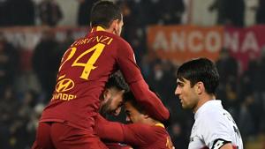 AS Roma Dutch forward Justin Kluivert (C) and AS Roma Italian midfielder Alessandro Florenzi (L) embrace AS Roma Italian midfielder Bryan Cristante after Cristante scored the 3-2 goal during the Italian Serie A football match AS Roma vs Genoa on December 16, 2018 at the Olympic stadium in Rome.(AFP)