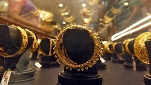 Indians are buying gold for as little as one rupee as retailers offer online sales in bite-sized portions to prop up shrinking demand in the world’s second-biggest consumer.(Reuters) Indians are buying gold for as little as one rupee as retailers offer online sales in bite-sized portions to prop up shrinking demand in the world’s second-biggest consumer.(Reuters)