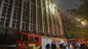 Firefighters conduct rescue after a major fire broke out at ESIC Kamgar Hospital, in Mumbai, Monday, Dec. 17, 2018.(PTI)