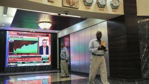 Views of the RBI And BSE as central bank chief’s exit roils Indian markets already jittery from election.(Bloomberg) Views of the RBI And BSE as central bank chief’s exit roils Indian markets already jittery from election.(Bloomberg)