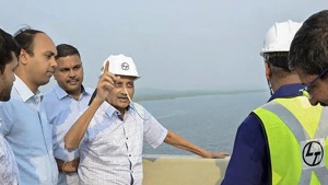 Manohar Parrikar through his picture with a feeder tube protruding from one nostril has sought to have told his detractors that he is still in-charge of the state.(PTI) Manohar Parrikar through his picture with a feeder tube protruding from one nostril has sought to have told his detractors that he is still in-charge of the state.(PTI)