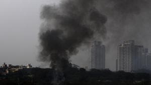 Heaps of garbage seen burning in an open field in Bajgehra near Dwarka Expressway, in Gurugram on December 7.(Yogendra Kumar/HT PHOTO) Heaps of garbage seen burning in an open field in Bajgehra near Dwarka Expressway, in Gurugram on December 7.(Yogendra Kumar/HT PHOTO)