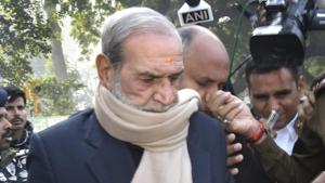 In a 15-point request to put off his jail term by a month, Sajjan Kumar has spoken about how the high court’s verdict finding him guilty had stunned him and needed time to prep for the jail sentence.(PTI)