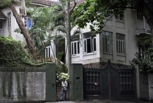 Bhojwani is also embroiled in a land tussle with veteran actor Dilip Kumar, whose wife Saira Banu has alleged Bhojwani is trying to grab their ₹250-crore property in Pali Hill, Bandra(HT FILE) Bhojwani is also embroiled in a land tussle with veteran actor Dilip Kumar, whose wife Saira Banu has alleged Bhojwani is trying to grab their ₹250-crore property in Pali Hill, Bandra(HT FILE)