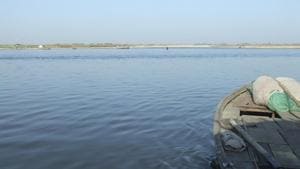 Apart from the dissolved oxygen level, the hydrogen (pH) level too has improved considerably in the Ganga in Kanpur(HT Photo) Apart from the dissolved oxygen level, the hydrogen (pH) level too has improved considerably in the Ganga in Kanpur(HT Photo)