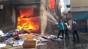 A level-2 fire broke out in a cloth factory Mumbai’s Damu Nagar near MIDC bus stop in Kandivali (East).(ANI Photo/Twitter) A level-2 fire broke out in a cloth factory Mumbai’s Damu Nagar near MIDC bus stop in Kandivali (East).(ANI Photo/Twitter)