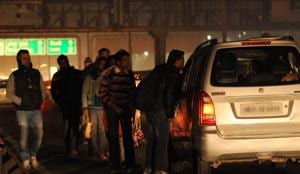 A gang of cabbies-cum-robbers, which was busted five days ago, used to rob commuters on the Gurgaon-Delhi Expressway by offering them cab rides at night and targeted at least 220 people in Delhi-NCR over the last four months, accumulating around Rs 38 lakh in cash, jewellery and other valuables, the police said.(Parveen Kumar/ HT Photo. Representative Image) A gang of cabbies-cum-robbers, which was busted five days ago, used to rob commuters on the Gurgaon-Delhi Expressway by offering them cab rides at night and targeted at least 220 people in Delhi-NCR over the last four months, accumulating around Rs 38 lakh in cash, jewellery and other valuables, the police said.(Parveen Kumar/ HT Photo. Representative Image)