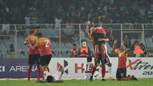 East Bengal celebrates 3-2 victory over Mohun Bagan at the I-League match, at Salt Lake stadium, in Kolkata.(HT Photo) East Bengal celebrates 3-2 victory over Mohun Bagan at the I-League match, at Salt Lake stadium, in Kolkata.(HT Photo)