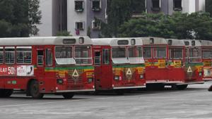 BEST has a fleet of 3,337 buses and ferries around 29 lakh passengers across the city and suburbs daily.(Hindustan Times) BEST has a fleet of 3,337 buses and ferries around 29 lakh passengers across the city and suburbs daily.(Hindustan Times)