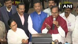 Telangana CM and TRS chief K Chandrasekhara Rao addressing the press after meeting his West Bengal counterpart and Trinamool Congress chief Mamata Banerjee in Kolkata on Monday(ANI/Twitter) Telangana CM and TRS chief K Chandrasekhara Rao addressing the press after meeting his West Bengal counterpart and Trinamool Congress chief Mamata Banerjee in Kolkata on Monday(ANI/Twitter)