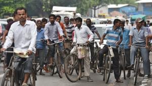 Cyclists commute on a busy ring road near Rajghat in New Delhi, India, on Wednesday, September 5, 2018.(Raj K Raj/HT Photo) Cyclists commute on a busy ring road near Rajghat in New Delhi, India, on Wednesday, September 5, 2018.(Raj K Raj/HT Photo)
