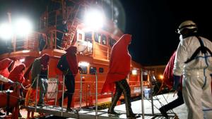 Migrants, intercepted off the coast in the Mediterranean Sea, disembark from a rescue boat at the port of Malaga, southern Spain, December 22, 2018.(REUTERS) Migrants, intercepted off the coast in the Mediterranean Sea, disembark from a rescue boat at the port of Malaga, southern Spain, December 22, 2018.(REUTERS)