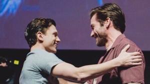 Jake Gyllenhaal and Tom Holland at the Brazil Comic Con. Jake Gyllenhaal and Tom Holland at the Brazil Comic Con.