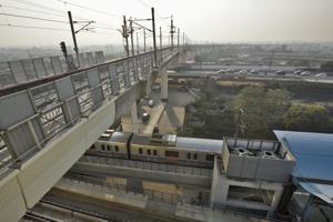 Delhi Metro's most eagerly awaited corridor 9.7 km Lajpat Nagar to Mayur Vihar Pocket-1 section of Pink Line(Burhaan Kinu/HT PHOTO) Delhi Metro's most eagerly awaited corridor 9.7 km Lajpat Nagar to Mayur Vihar Pocket-1 section of Pink Line(Burhaan Kinu/HT PHOTO)