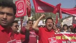 United Forum of Bank Union (UFBU) protesting against the proposed merger of Vijaya Bank and Dena Bank with Bank of Baroda, in Bhopal.(ANI Photo) United Forum of Bank Union (UFBU) protesting against the proposed merger of Vijaya Bank and Dena Bank with Bank of Baroda, in Bhopal.(ANI Photo)